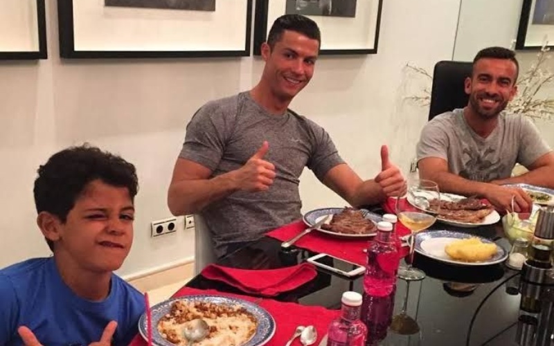 CR7 ăn gì trong ngày "Cheat Day"