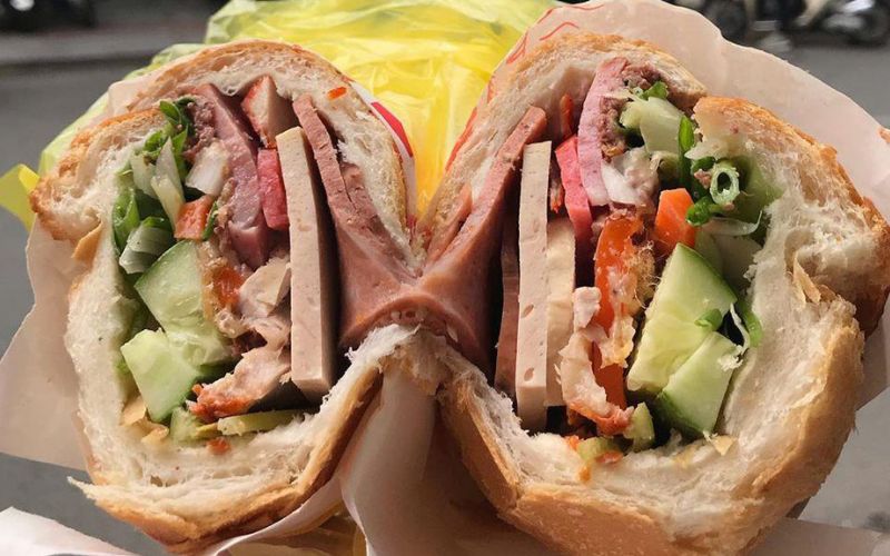 Bánh mì Sài Gòn, giòn rụm, thơm ngon trong từng miếng cắn