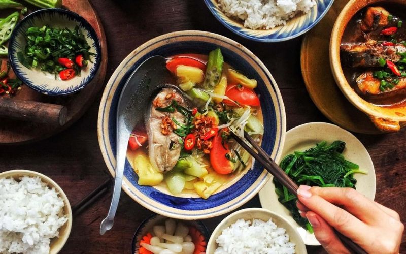 Canh chua cá lóc thanh mát, bổ dưỡng, chuẩn vị miền Nam