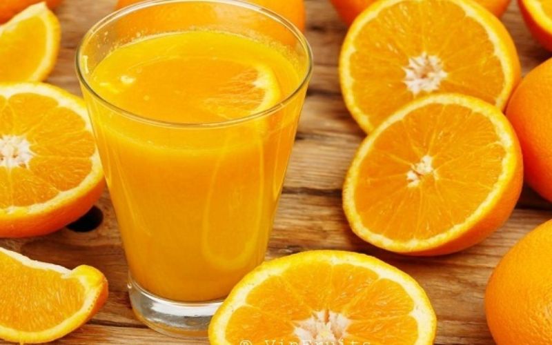 Nước cam tươi mát, cung cấp vitamin C tăng cường sức đề kháng