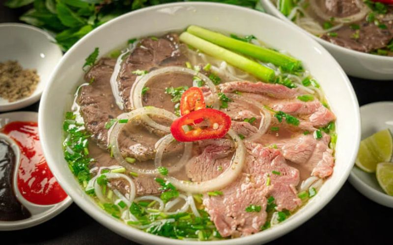 Phở bò đậm đà hương vị truyền thống Việt Nam buổi sáng