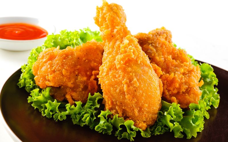 Trẻ em rất thích ăn gà rán KFC