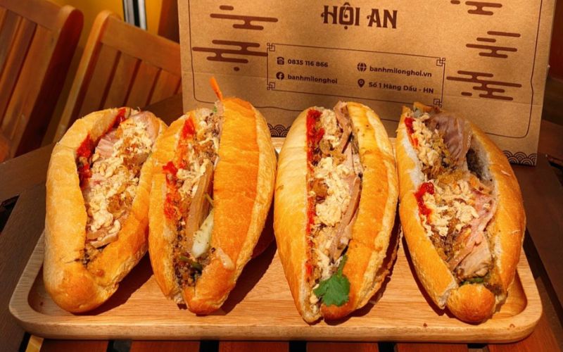 Bánh mì Hội An giòn rụm với pate thơm béo