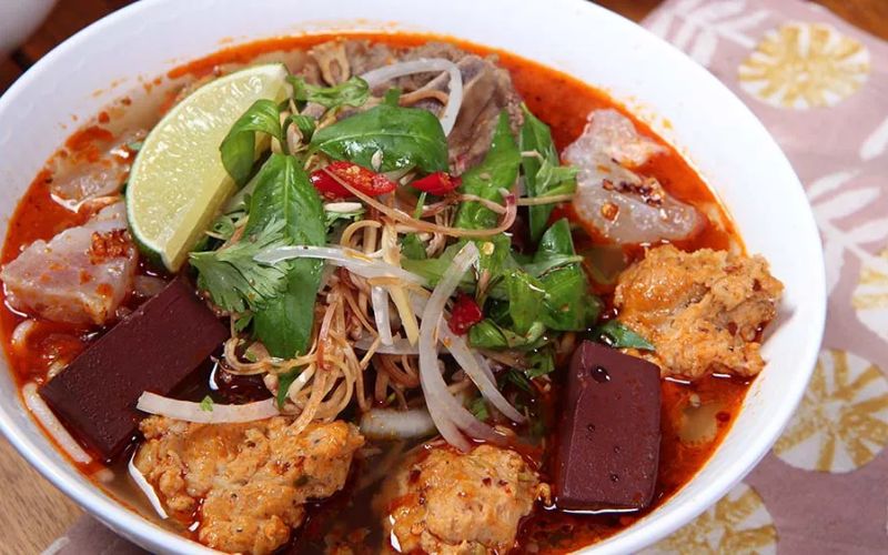 Bún bò Huế cay nồng thơm ngon đầy sức hút