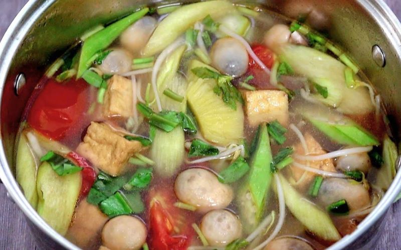 Canh chua chay nhẹ nhàng, phù hợp cho bữa ăn thanh đạm