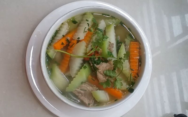 Canh su hào nấu giò sống thanh ngọt, món ăn lý tưởng ngày lạnh