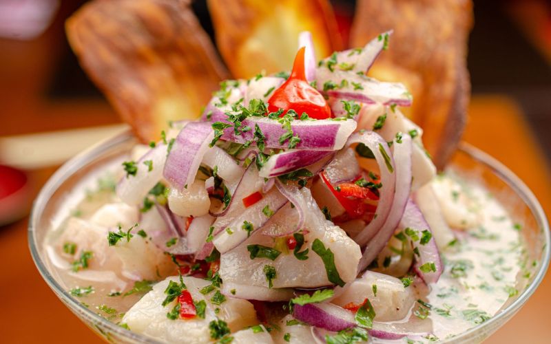 Ceviche Peru tươi mát với hải sản ướp chanh độc đáo