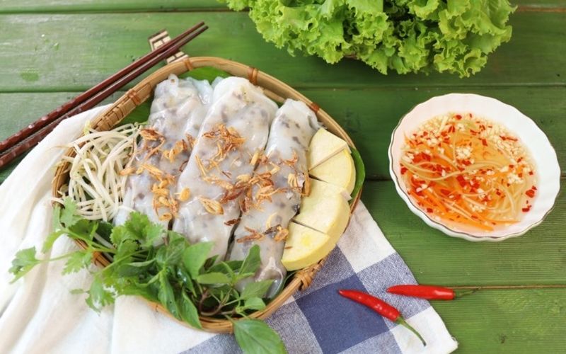 Chả lụa thơm ngon ăn kèm bánh cuốn