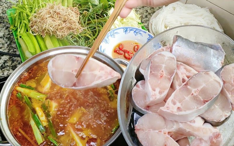 Lẩu cá basa chua cay đậm đà, lựa chọn lý tưởng cho tiệc đông người