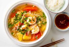 Canh chua tôm thanh mát, đầy đủ dinh dưỡng cho ngày hè