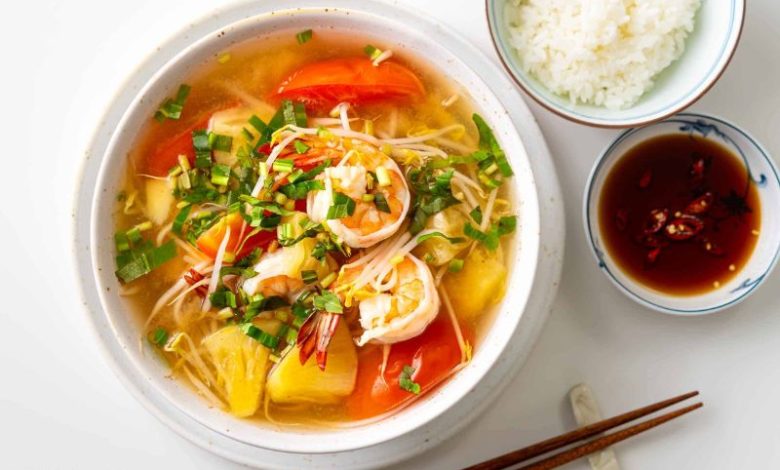 Canh chua tôm thanh mát, đầy đủ dinh dưỡng cho ngày hè