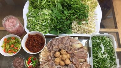 Rau sống xanh mát ăn kèm bún bò Huế