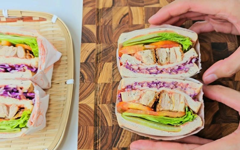 Sandwich gà và rau xanh, nhanh gọn mà vẫn đủ chất