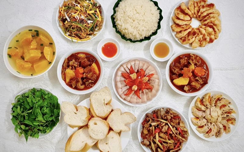 Cách trang trí mâm cơm đẹp