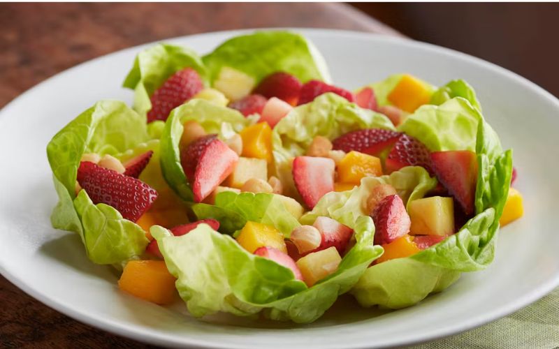 Trái cây nhiệt đới làm salad thêm phần thú vị