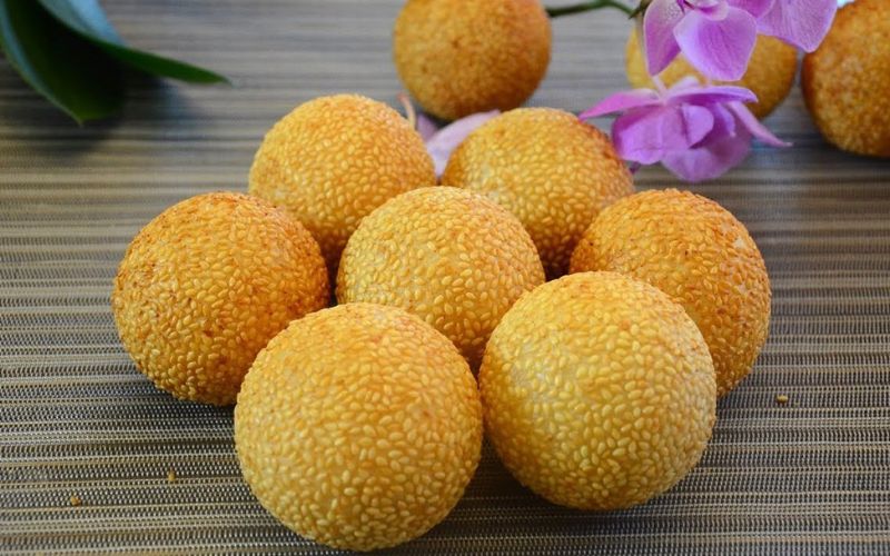 Bánh cam sau khi chiên nóng hổi thơm phức