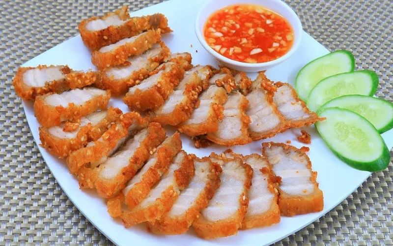 Bí quyết để chiên thịt giòn đều và không bị khô