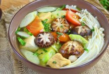Canh nấm chay thanh mát giàu dinh dưỡng