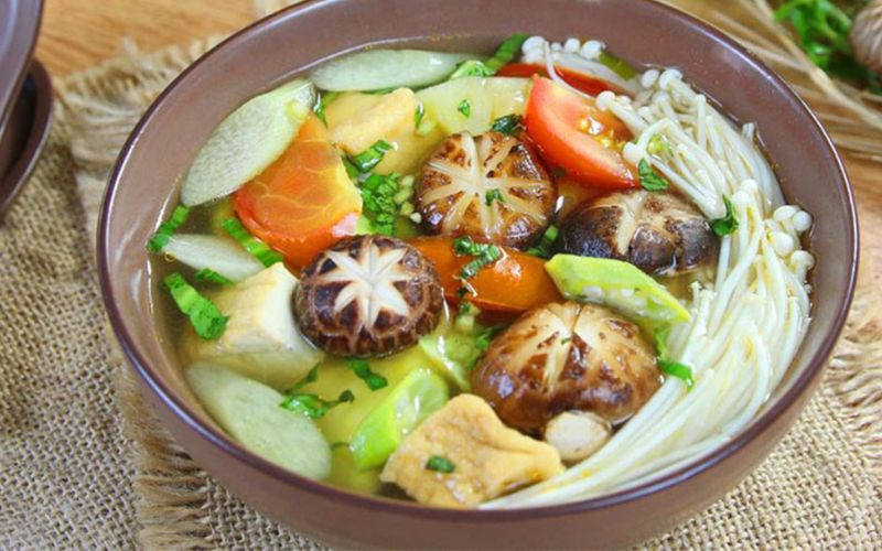 Canh nấm chay thanh mát giàu dinh dưỡng