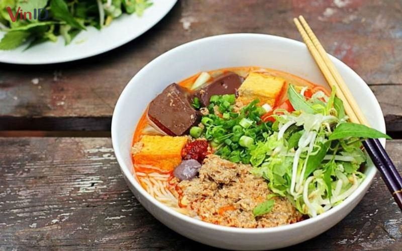 Rau sống tươi mát góp phần cân bằng món ăn