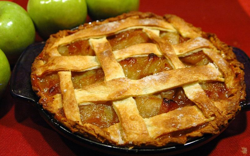 Apple Pie truyền thống Mỹ với lớp vỏ giòn vàng