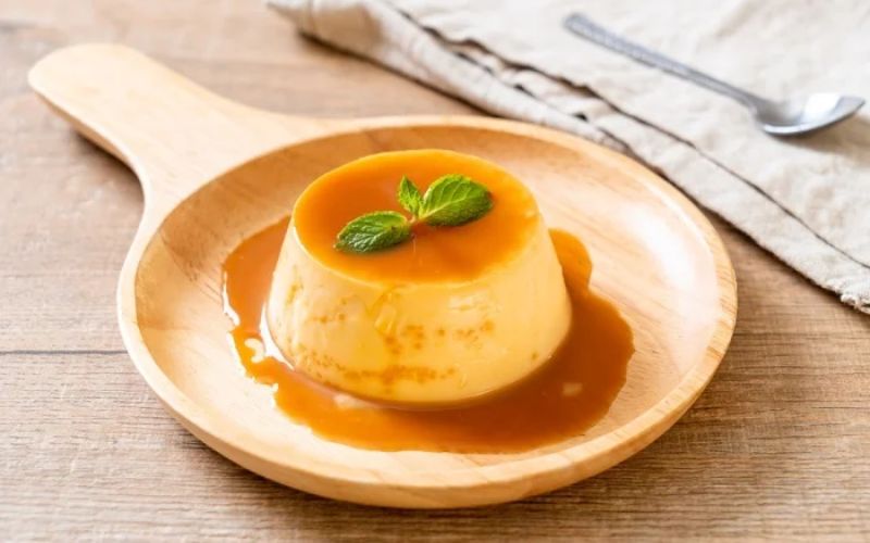 Bánh flan mịn màng phủ lớp caramel ngọt dịu