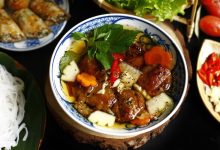 Bún chả Hà Nội thơm lừng với chả nướng vàng óng