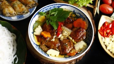 Bún chả Hà Nội thơm lừng với chả nướng vàng óng