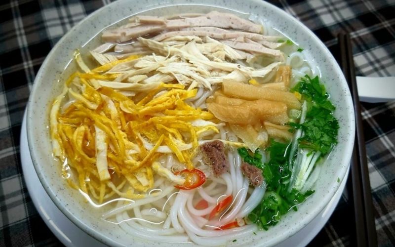 Bún thang thanh nhã đầy đủ sắc màu với hương vị tinh tế