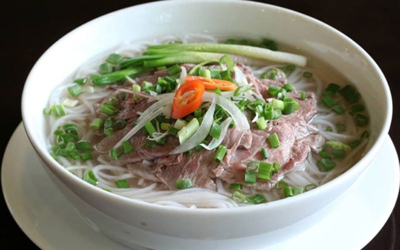 Phở bò Hà Nội thơm ngon đậm đà hương vị truyền thống