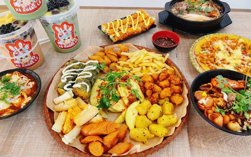 Quán ăn vặt với menu đa dạng thu hút khách hàng mọi lứa tuổi