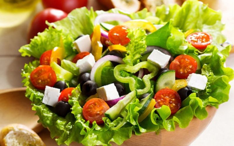 Salad rau củ trộn dầu giấm thanh mát bổ sung vitamin cho cơ thể