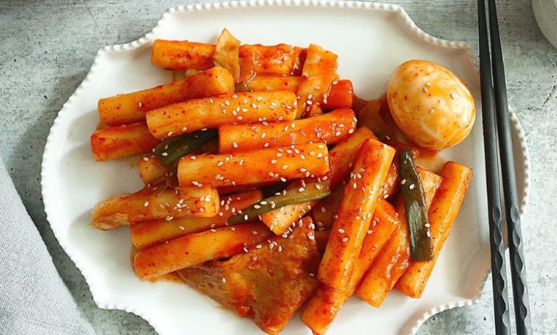 Tìm hiểu cách làm tokbokki sốt cay cực ngon